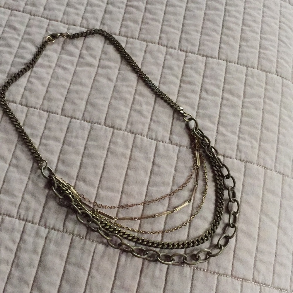 Gold metal graduated chain necklace - NEVER WORN